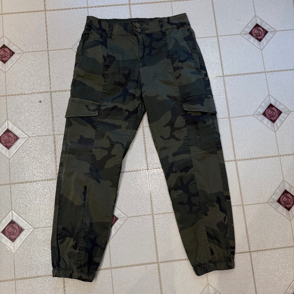 Sanctuary Camo Cargo Pant Size 27. Worn Once